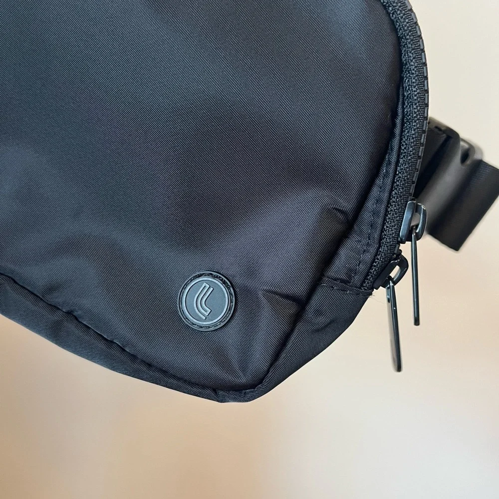 Lole Beltbag Crossbody Bag - Picture 2 of 4